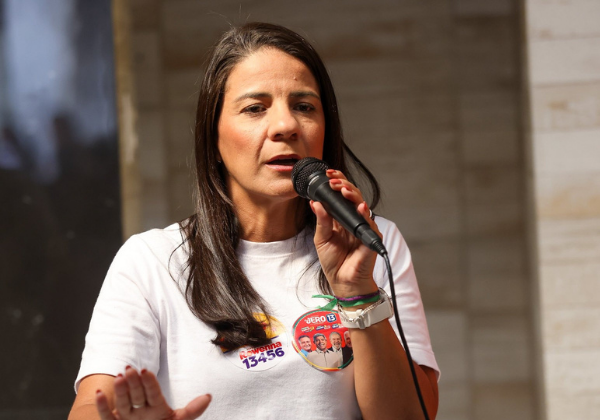 Rowenna critica sexualização de mulheres em ato de ACM Neto e cobra respeito