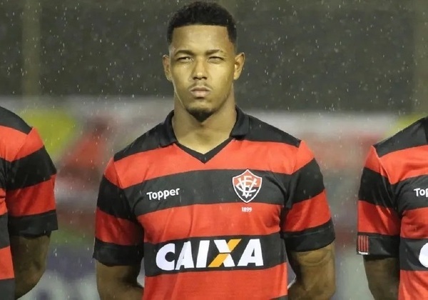 Ex-jogador do Vitória é alvo de buscas em operação contra tráfico de armas e drogas