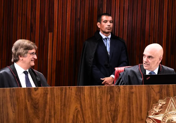 Oposição apresenta ao menos 7 pedidos contra Gonet e Moraes em 24 horas