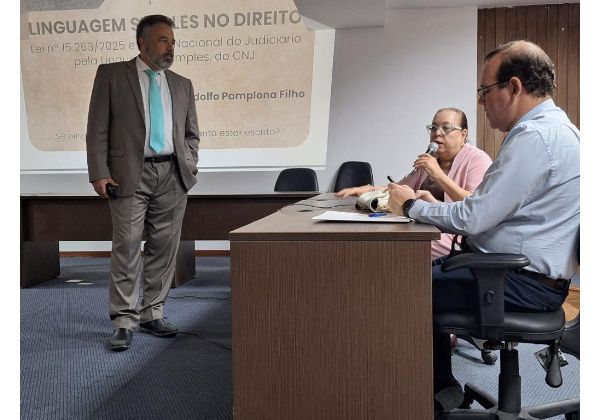 Formação sobre linguagem simples para estudantes de Direito da UFBA aponta tendência na prática jurídica