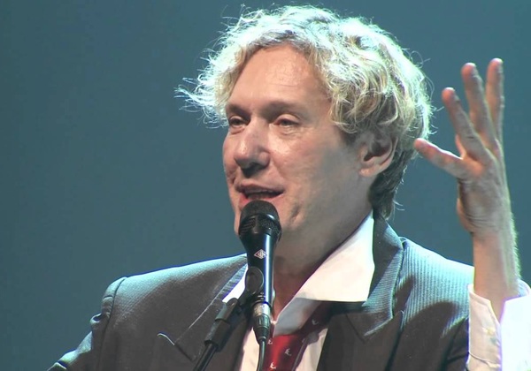 Diagnosticado com Parkinson, Eduardo Dussek prepara exposição individual