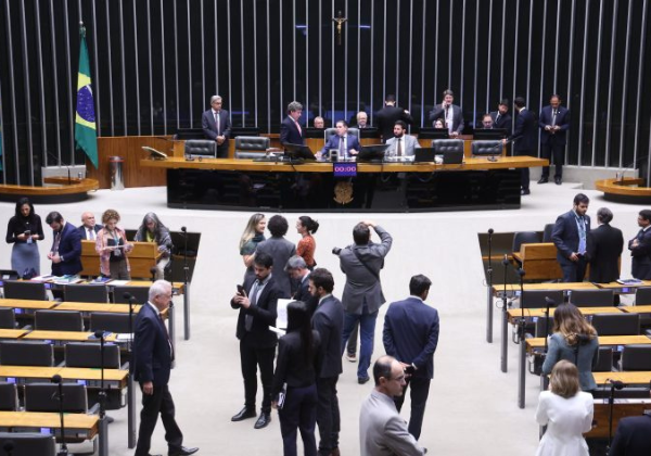MP da 'taxa das blusinhas' é aprovada na Câmara e vai ao Senado