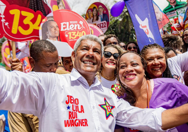 Jerônimo faz caminhada em busca de voto feminino e diz ser momento de intensificar campanha