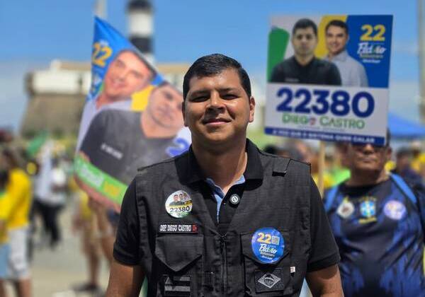 Diego Castro defende Flávio Bolsonaro e pede ‘fora Moraes’ em ato no Farol da Barra