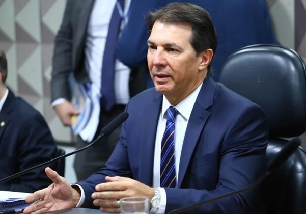 Deputado ironiza ‘adesões requentadas’ de Jerônimo: ‘Daqui a pouco vai pedir música no Fantástico’