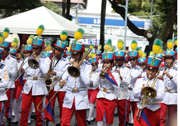 Desfile cívico-militar marca celebração dos 204 anos da Independência do Brasil em Salvador
