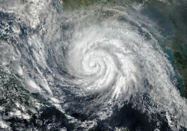 Ciclone extratropical deve atingir o Brasil com chuva intensa, granizo e ventos de até 80 km/h 
