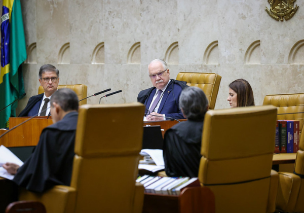 Ex-presidentes do STF cobram Fachin sobre gravíssimos fatos na 'mais aguda crise de sua história'