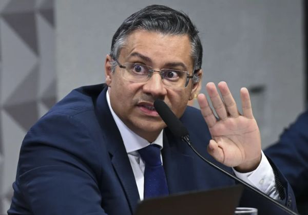 Mendonça manda soltar ex-procurador do INSS e determina uso de tornozeleira eletrônica