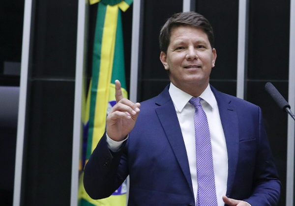 PF suspeita que Mário Frias integra organização criminosa para desviar recursos públicos