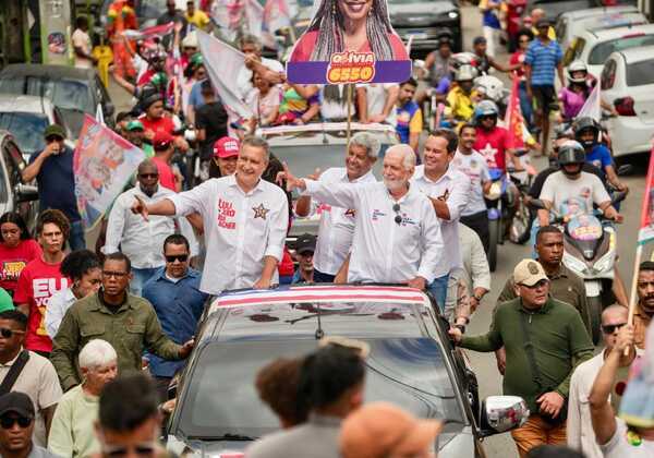 Jerônimo, Wagner e Rui participam de carreata em Cajazeiras