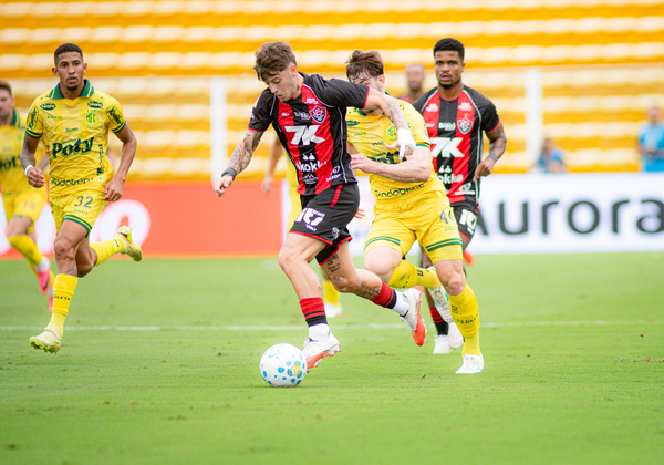 Vitória cede empate ao Mirassol e amplia jejum fora de casa