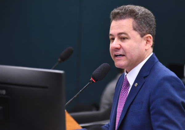 Dino levanta sigilo e revela suspeita de venda de influência de deputado no STF