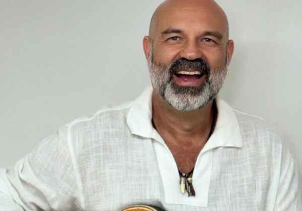 Com show de Alexandre Leão, Shopping Paseo inaugura exposição de moda Primavera/Verão 2027