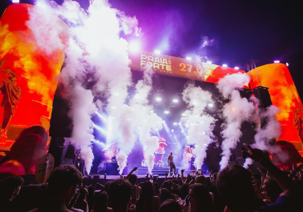 Com programação de festival, Réveillon Praia do Forte se consolida como um dos roteiros mais cobiçados para a virada de 2027