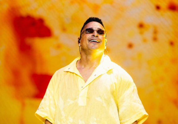 Xanddy Harmonia celebra 30 anos de carreira com show “Só as Antigas” na Concha Acústica