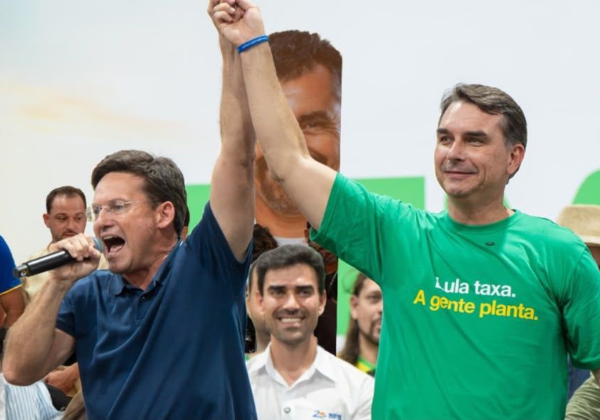 Flávio Bolsonaro desembarca na Bahia nesta quinta-feira (17) para agenda em Vitória da Conquista