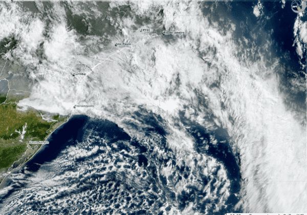 Frente fria aumenta risco de temporais e chuva forte no litoral da Bahia 