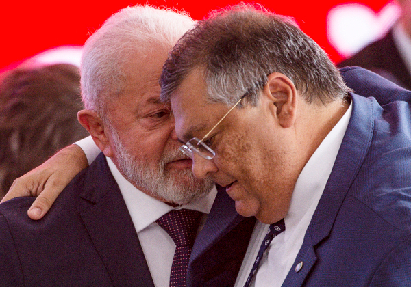 Lula reclama de tom ‘lacrador’ e pedido de vista de Dino em sessão sobre Moraes no STF