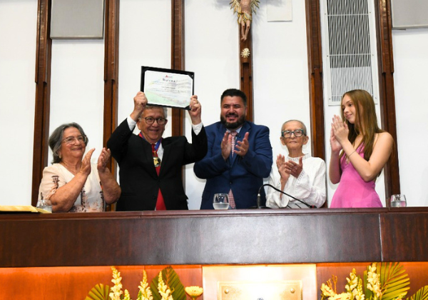 Assembleia concede Comenda 2 de Julho a Luiz Caetano, prefeito de Camaçari