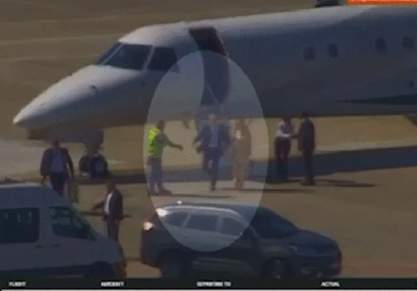 Imagens mostram Alexandre de Moraes em jatinho de Vorcaro; vídeo