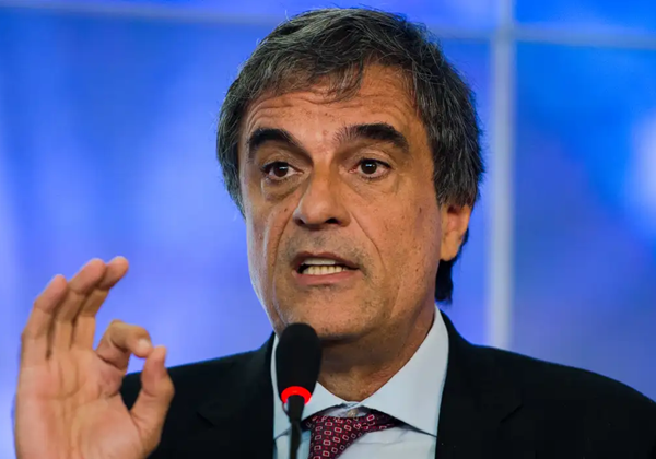 Ex-ministro de Dilma faz doação para campanha do sobrinho da ex-presidente