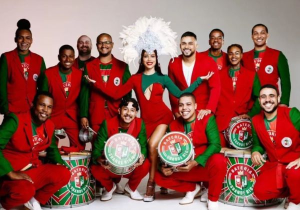 Anitta é coroada rainha de bateria da Grande Rio neste domingo (20)