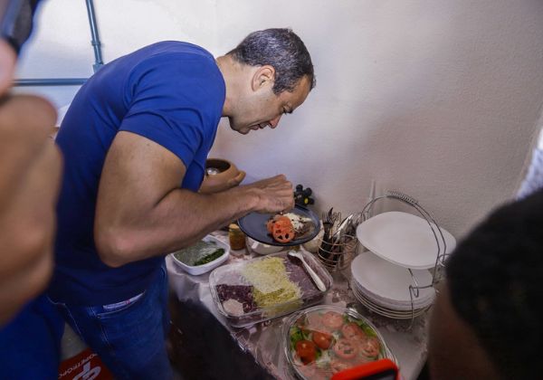 Bruno Reis entrega campo na Praia de Periperi e visita Camelódromo de Novo Horizonte