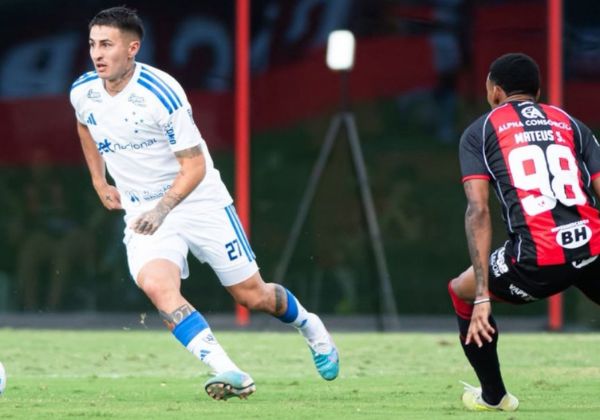 Cruzeiro vence o Vitória no Barradão e encosta no G-4
