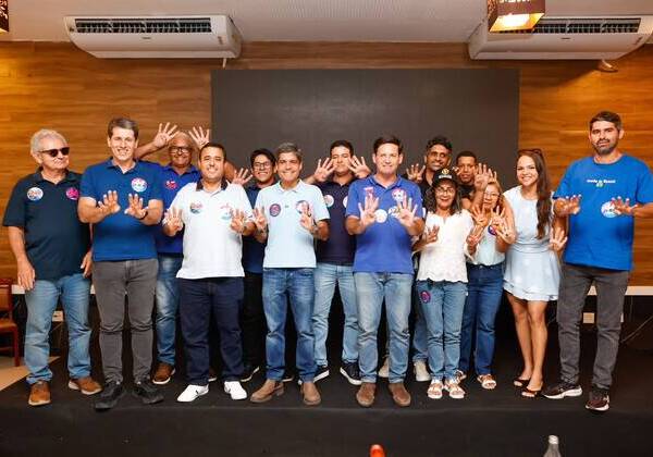 ACM Neto recebe apoio de lideranças de nove cidades da Bahia