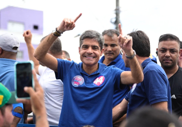 ACM Neto reúne apoiadores e aliados em Teixeira de Freitas