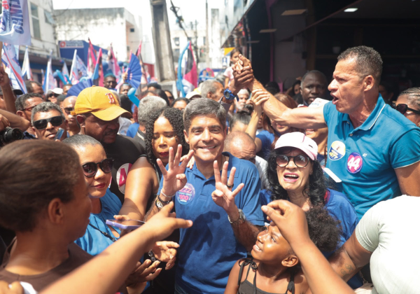 ACM Neto faz caminhada em Valença e diz que campanha chega à reta final ‘crescendo’