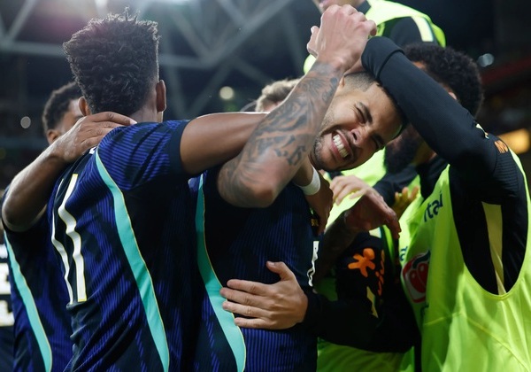 Brasil vence a Austrália por 4 a 2 em amistoso de duas viradas