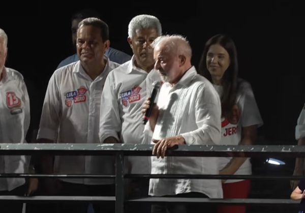 Lula pede votos para Jerônimo, Wagner e Rui Costa durante caminhada em Salvador
