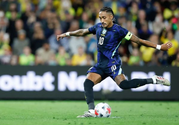Raphinha é cortado da Seleção após lesão durante vitória sobre a Austrália 