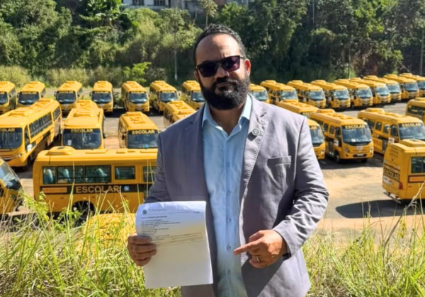 Após TJ-BA suspender restrição, deputado descobre ônibus escolares e veículos oficiais abandonados em Salvador