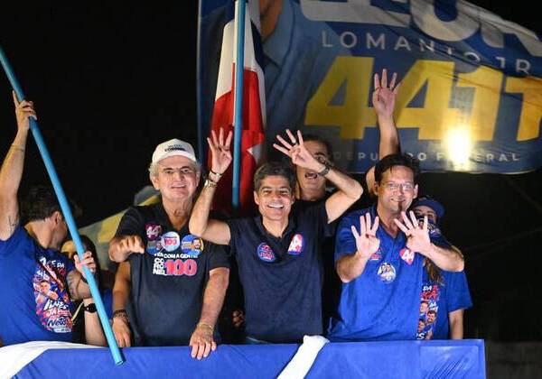 ACM Neto encerra campanha do 1º turno com carreata em Ilhéus