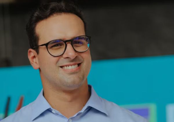 Lucas Ribeiro é reeleito governador da Paraíba no primeiro turno