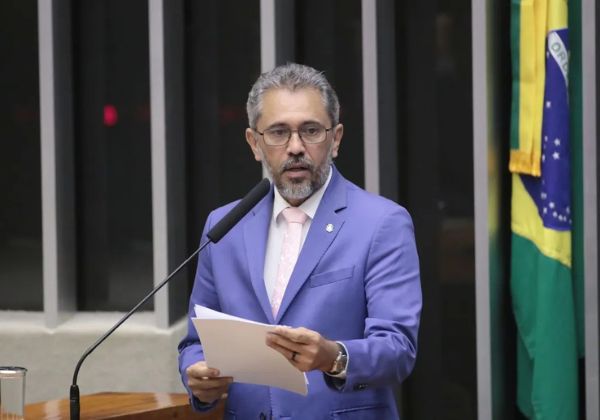 Elmano de Freitas é reeleito governador do Ceará no primeiro turno