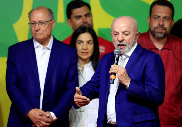 Lula fala em “prova dos nove” e projeta vitória sobre Flávio Bolsonaro no 2º turno