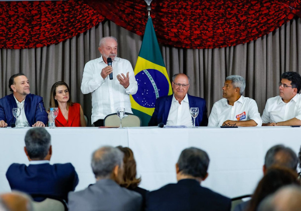 Plano para ampliar votos em Lula na Bahia mira redução de abstenção e rejeição a Flávio