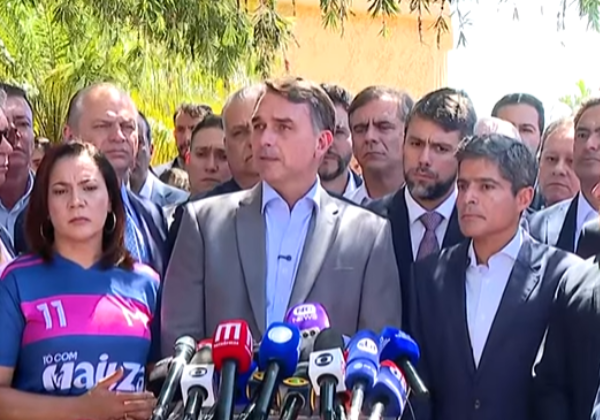 Após apoio a Caiado, ACM Neto se junta a Flávio Bolsonaro no 2º turno