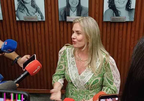 ‘Oportunismo’, diz Ivana Bastos sobre apoio de ACM Neto a Flávio Bolsonaro