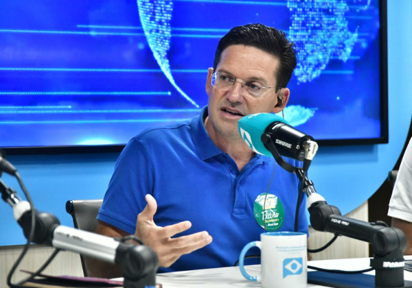 João Roma vê debate como chance para Flávio Bolsonaro rebater ‘mentiras do PT’