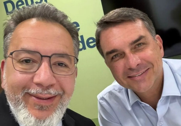 Deputado do União Brasil aliado de Flávio Bolsonaro e delegado são presos pela PF