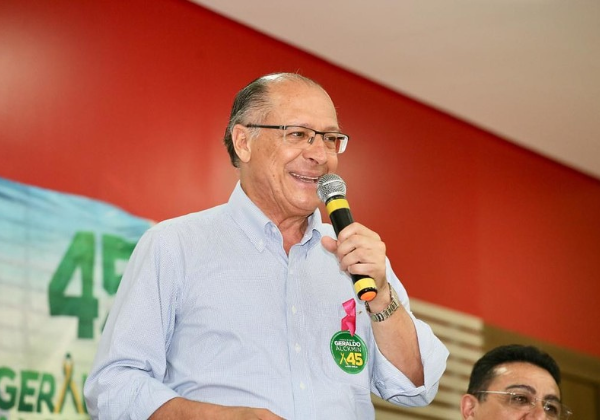 Alckmin diz que Flávio votou pelo fim da 6×1 por ‘medo eleitoral’ e pede a trabalhador para ficar atento