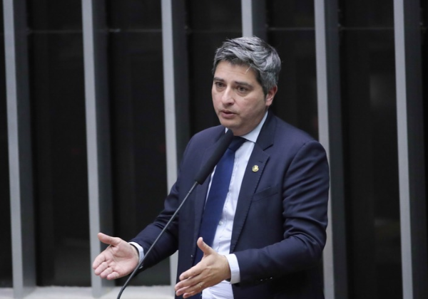 ‘É caro viver em apartamento’: senador do PL cogita diarista sem garantias com fim da escala 6×1; assista