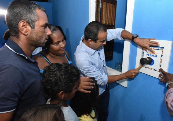 Programa Morar Melhor entrega 100 casas reformadas em Praia Grande, em Salvador