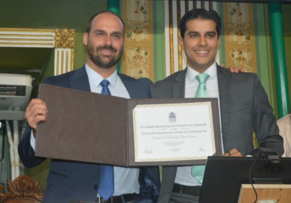 Eduardo, irmão de Flávio Bolsonaro, recebeu título de cidadão de Salvador em 2022