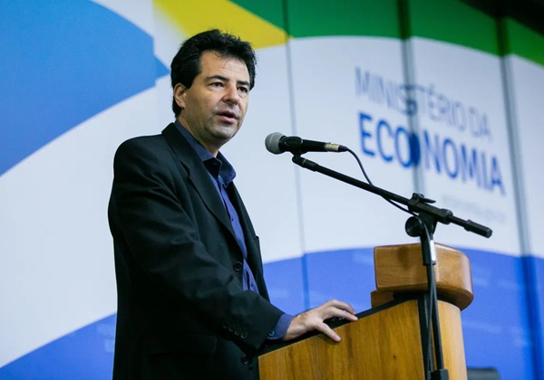 Cotado a ministro, Sachsida já entregou pacote de 200 propostas econômicas a Flávio